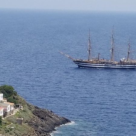 Sotto La Torre E Sopra Il Porticciolo Hotel Isola di Ustica Kültér fotó