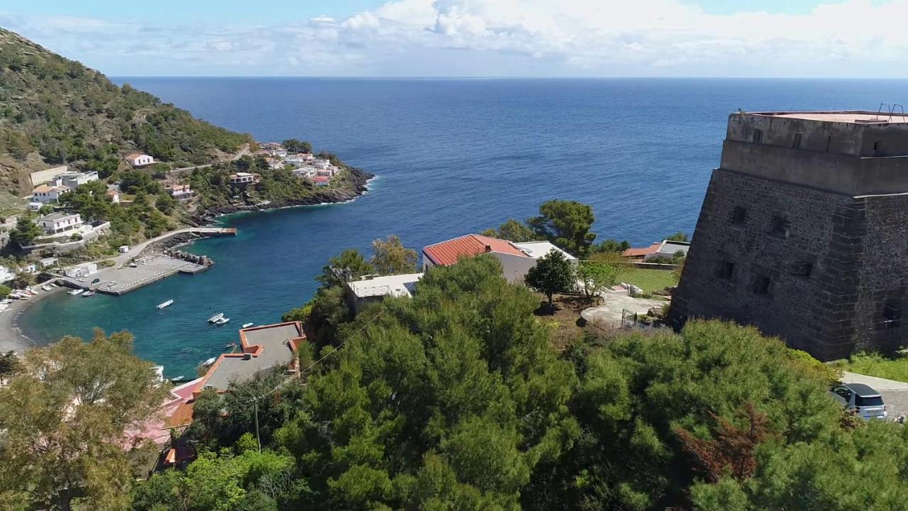 Sotto La Torre E Sopra Il Porticciolo Hotel Isola di Ustica Kültér fotó