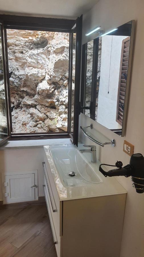 Sotto La Torre E Sopra Il Porticciolo Hotel Isola di Ustica Kültér fotó