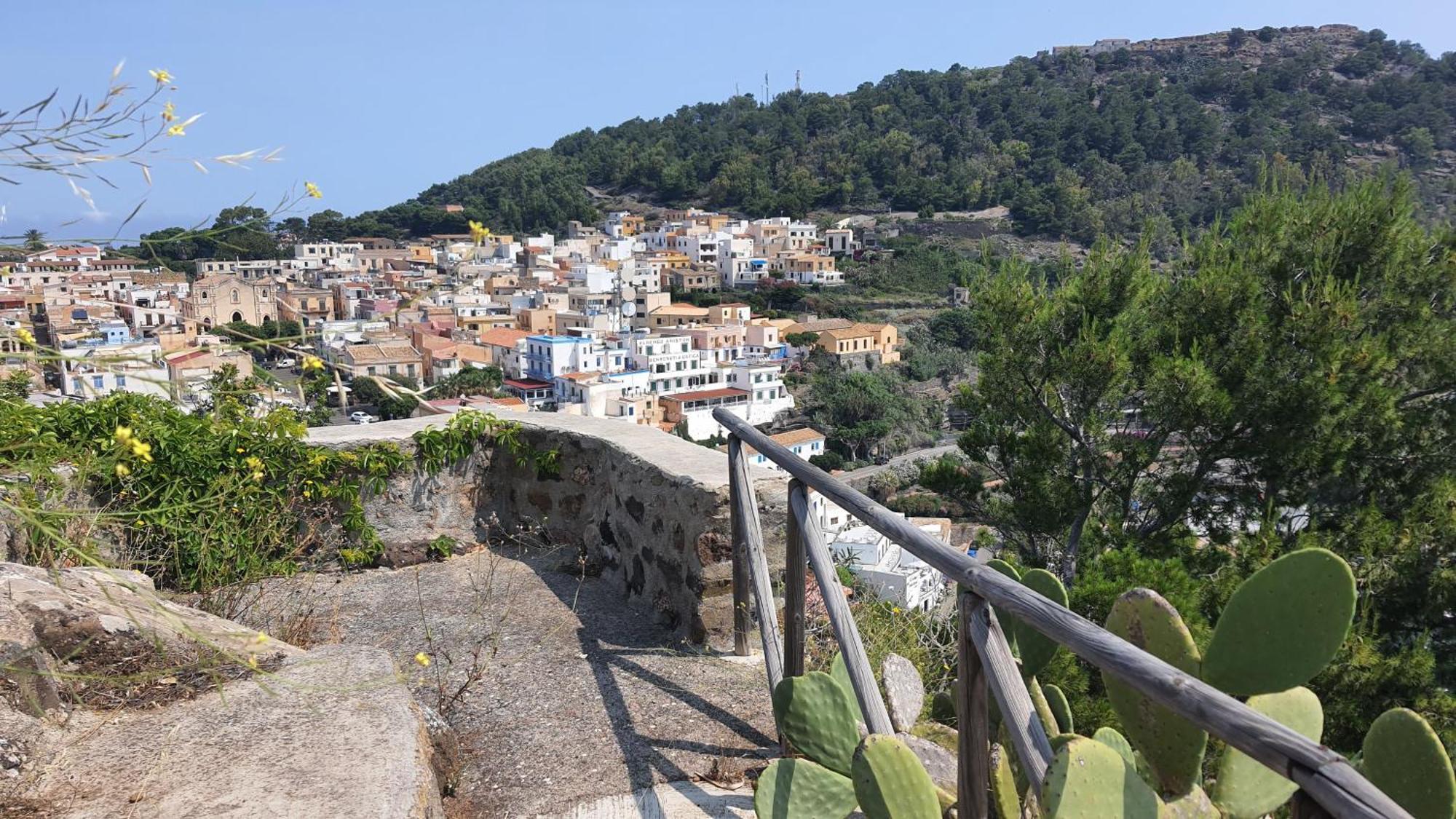 Sotto La Torre E Sopra Il Porticciolo Hotel Isola di Ustica Kültér fotó